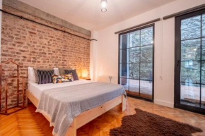 Cosy Apartment with Garden Balcony
